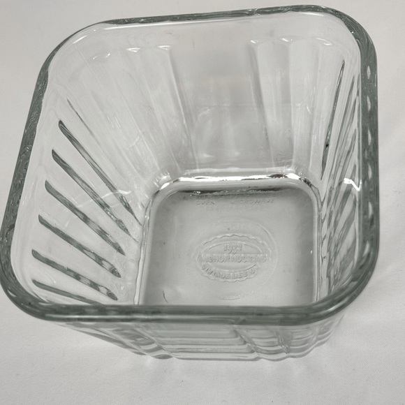 VTG - Anchor Hocking Square Refrigerator Dish w/ Lid - Picture 4 of 6